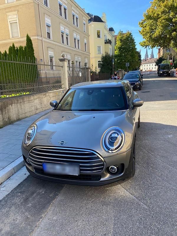 Grau Gebraucht 2020 Mini One D Clubman Kombi | 17.000 € (Etwas zu teuer) - Bild 1/4