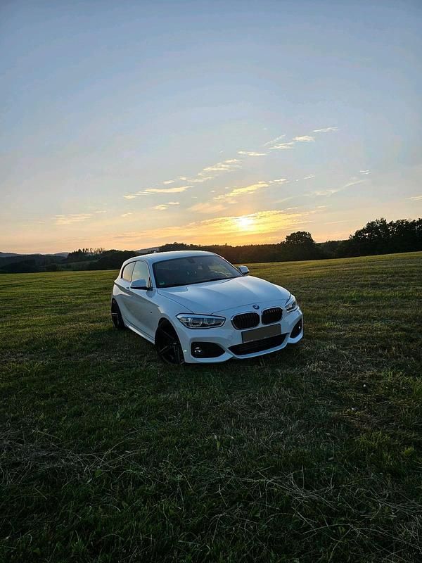 Weiß Gebraucht 2016 BMW 120 Coupé Shadowline Coupé | 13.790 € - Bild 1/4