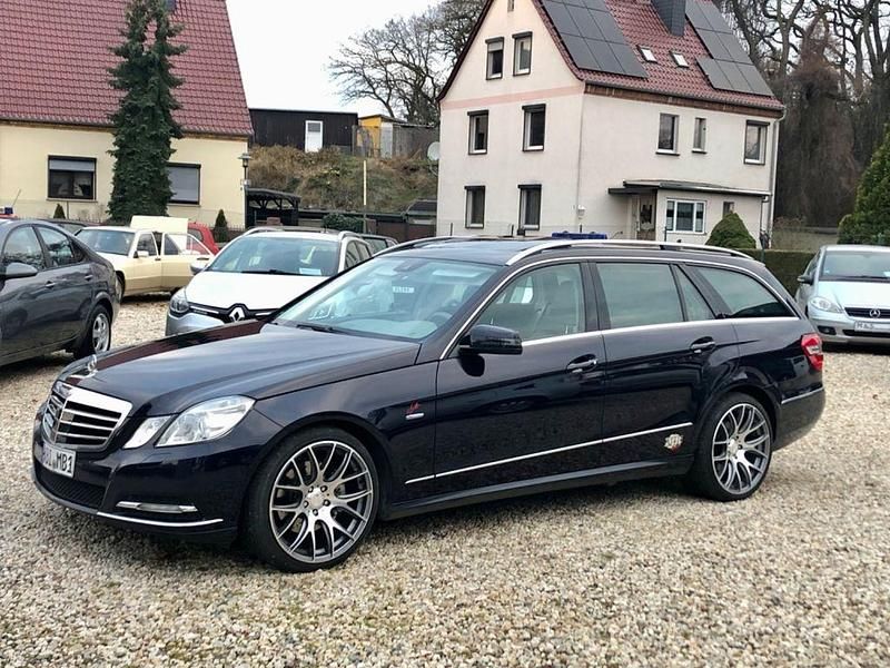Gebraucht Mercedes E350 265 PS (194 kW) 2011 Blau Kombi