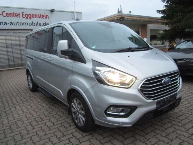 Silber Gebraucht 2022 Ford Tourneo Custom Titanium Van / Kleinbus | 32.490 € (Superpreis) - Bild 1/4