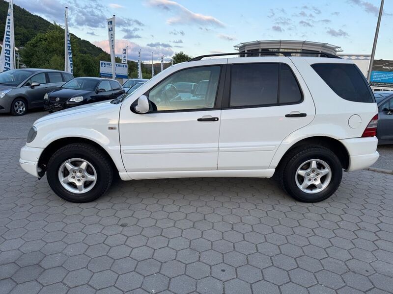 Weiß Gebraucht 1999 Mercedes ML320 SUV | 5.290 € (Fairer Preis) - Bild 1/4