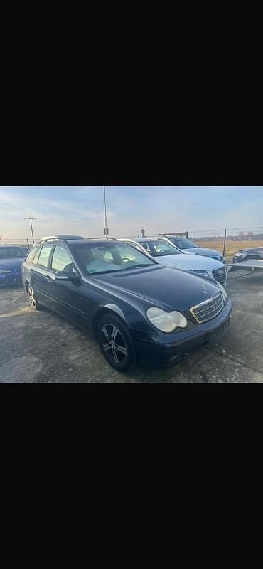 Schwarz Gebraucht 2002 Mercedes C180 Kombi | 800 € (Superpreis) - Bild 1/2