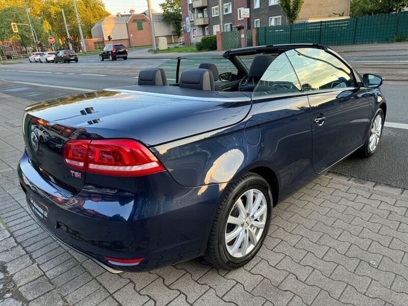 Gebraucht VW Eos Basis 160 PS (117 kW) 2011 Blau Cabrio