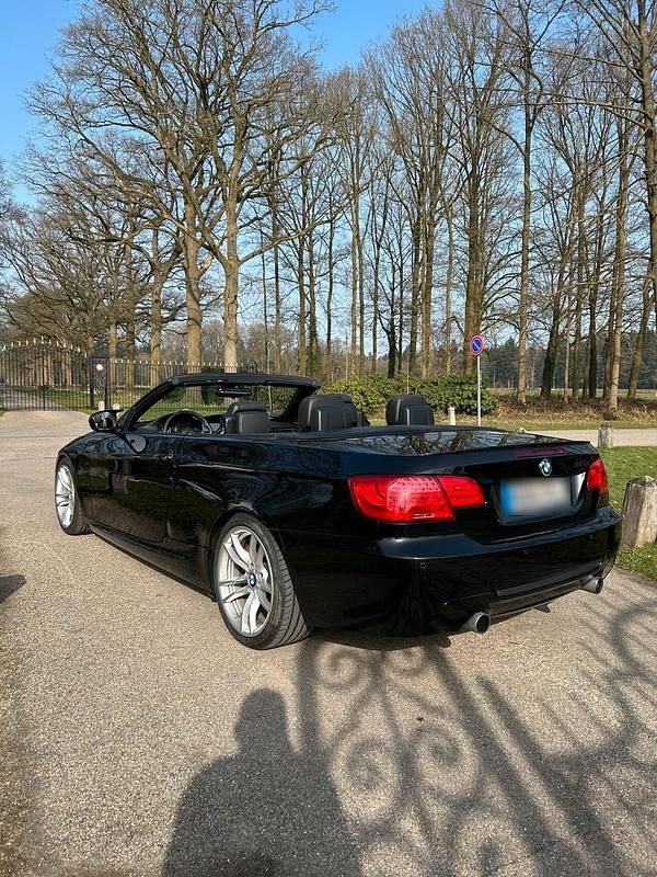 Gebraucht BMW 325 Cabriolet Performance 348 PS (255 kW) 2010 Schwarz Cabrio