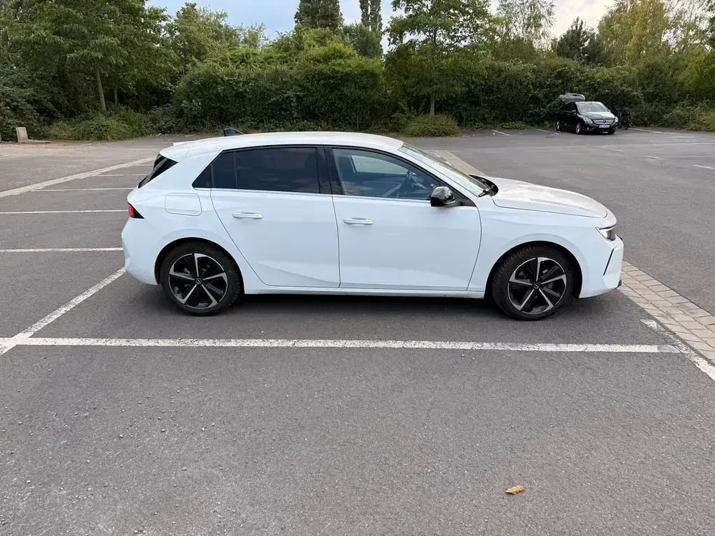Gebraucht Opel Astra 131 PS (96 kW) 2023 Weiß Kleinwagen