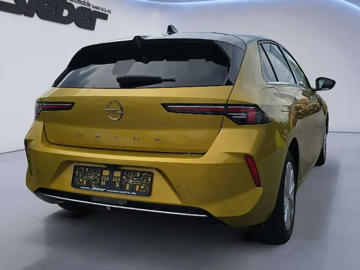 Gebraucht Opel Astra Elegance 131 PS (96 kW) 2023 Kult gelb Kleinwagen