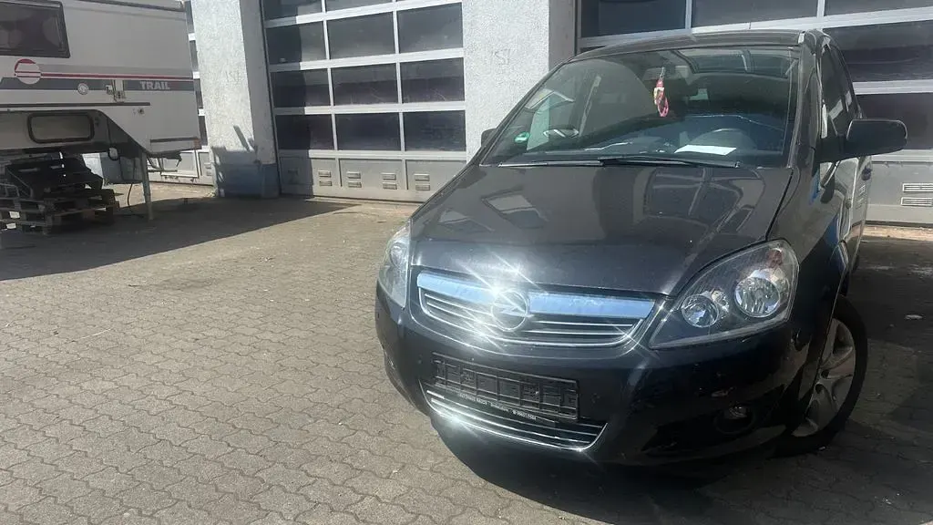Gebraucht Opel Zafira Family 125 PS (91 kW) 2011 Schwarz Van / Kleinbus