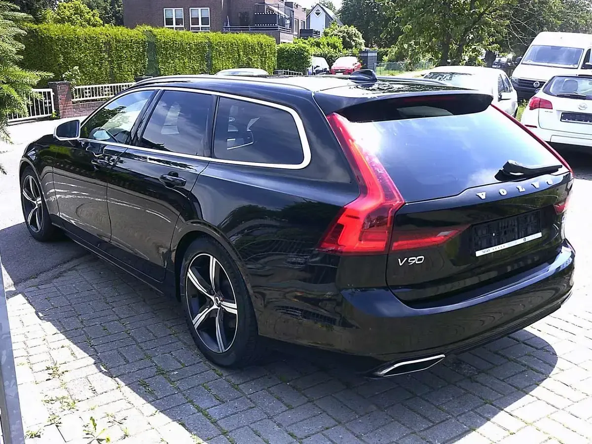 Gebraucht Volvo V90 R-Design 190 PS (139 kW) 2018 Onyx black / metallic Kombi
