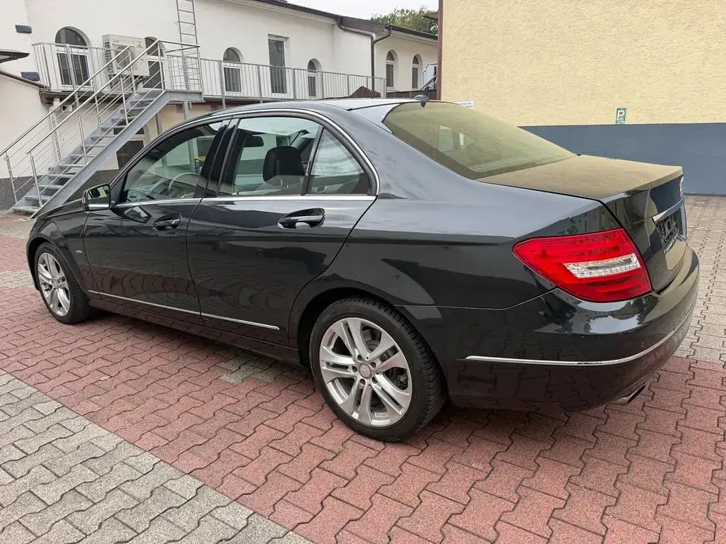 Gebraucht Mercedes C200 Avantgarde 184 PS (135 kW) 2012 Schwarz Limousine
