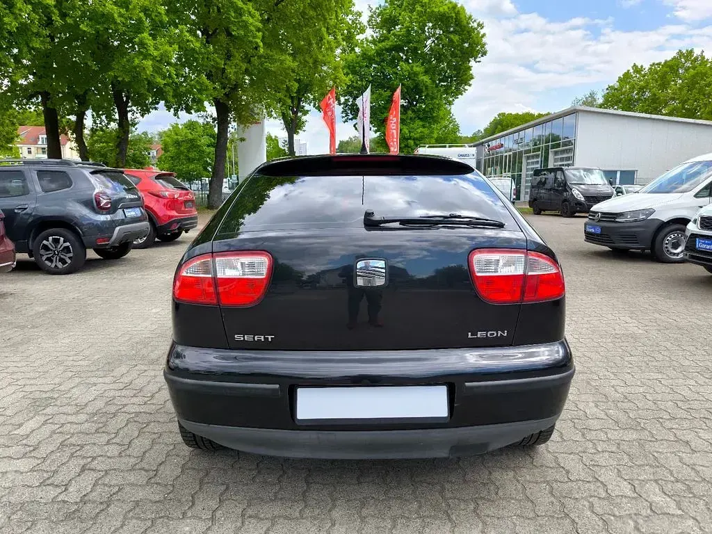 Używany Seat Leon 105 KM (77 kW) 2004 Czarny Hatchback