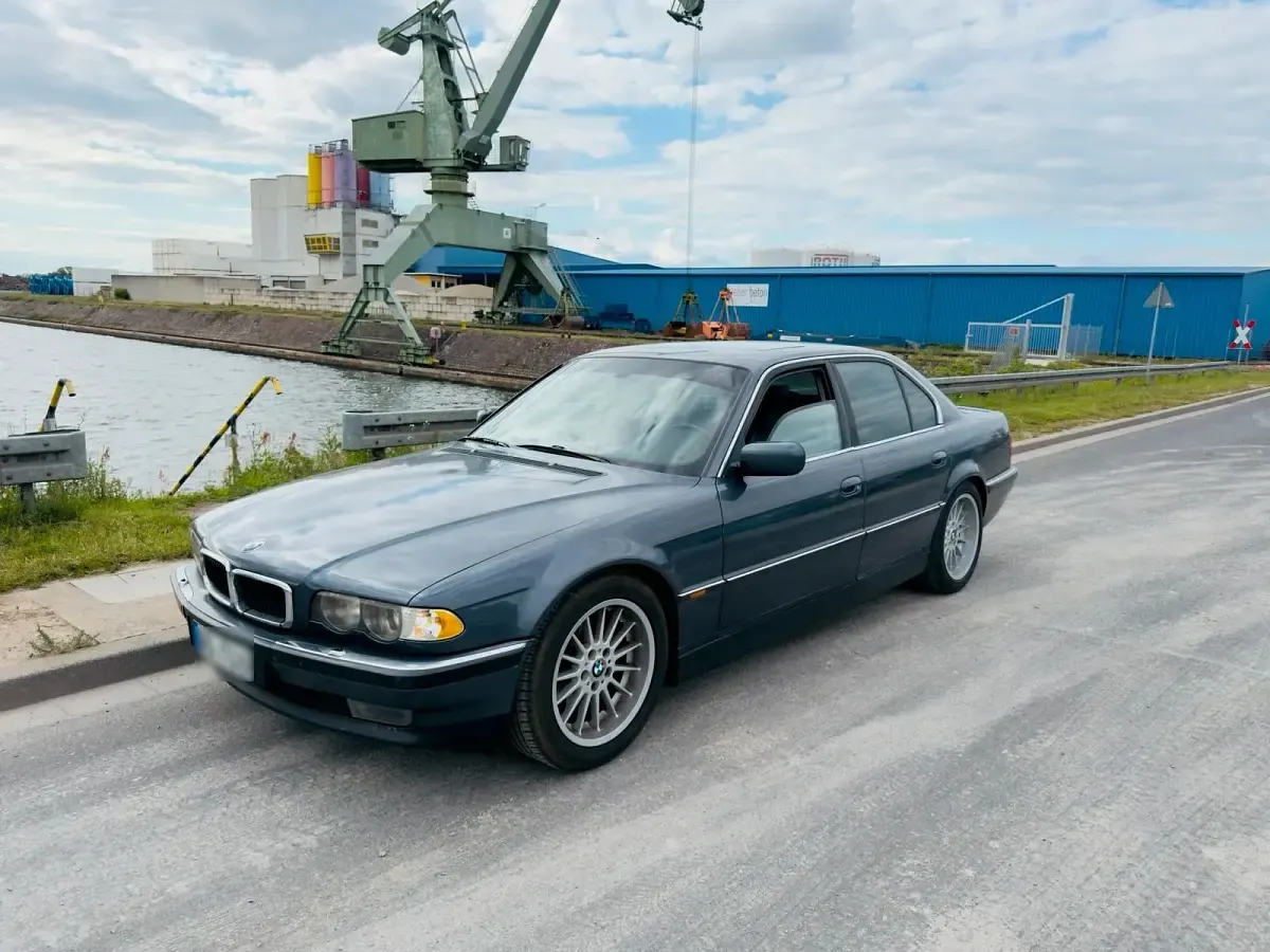 Gebraucht BMW 740 286 PS (210 kW) 1998 Grau Limousine