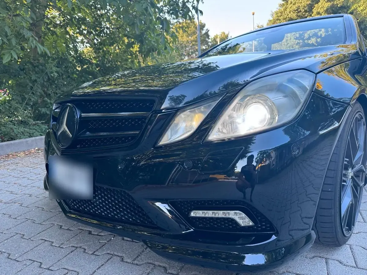 Gebraucht Mercedes E350 AMG 306 PS (225 kW) 2011 Schwarz Cabrio