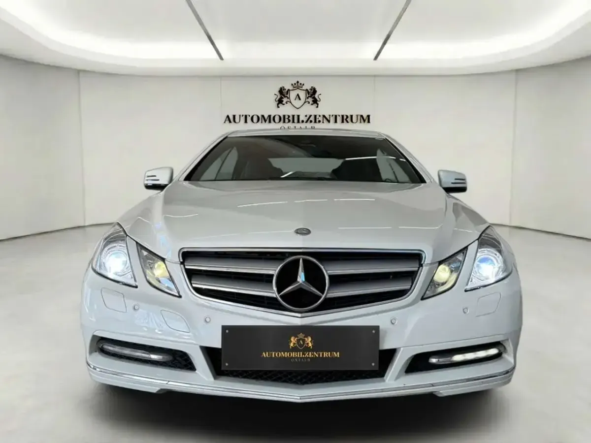Używany Mercedes E250 204 KM (150 kW) 2011 Biały Coupe