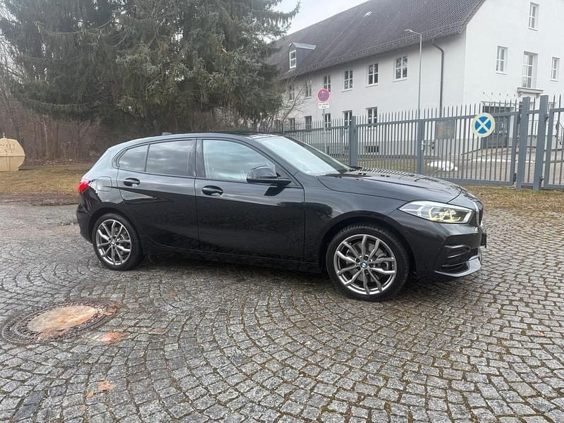 Gebraucht BMW 120 Sport Line 190 PS (139 kW) 2023 Schwarz Kleinwagen