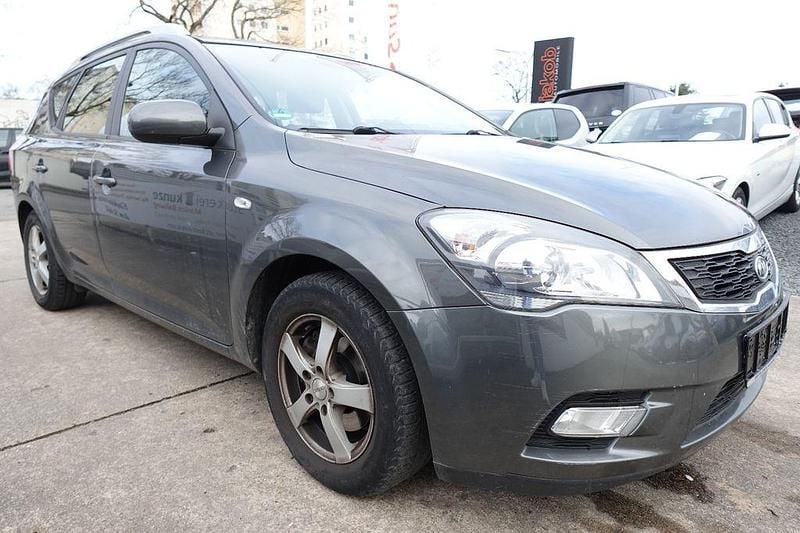 Gebraucht Kia Ceed Sportswagon Vision 109 PS (80 kW) 2010 Grau Kombi