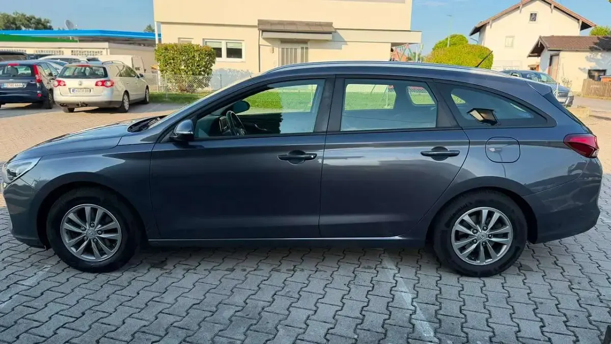 Gebraucht Hyundai i30 Style 120 PS (88 kW) 2018 Dunkel garu Kombi