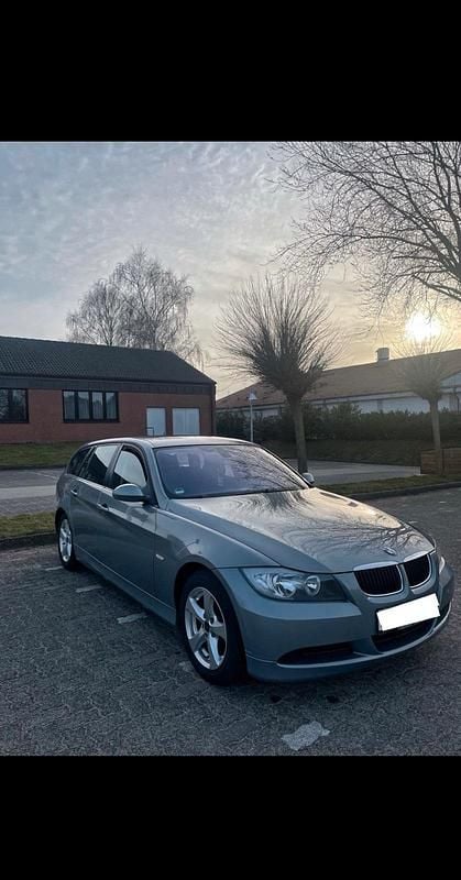 Gebraucht BMW 320 150 PS (110 kW) 2007 Grau Kombi