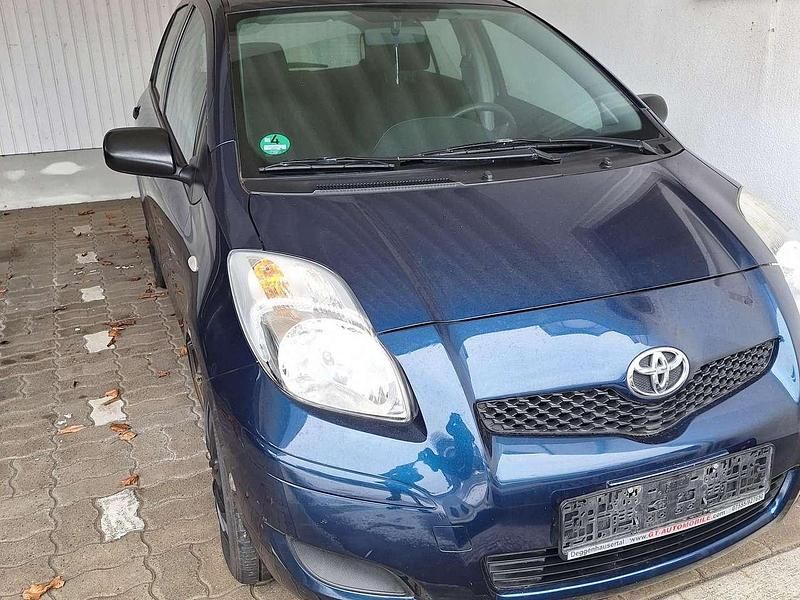 Gebraucht Toyota Yaris Cool 69 PS (50 kW) 2010 Dark blue mica metallic Kleinwagen