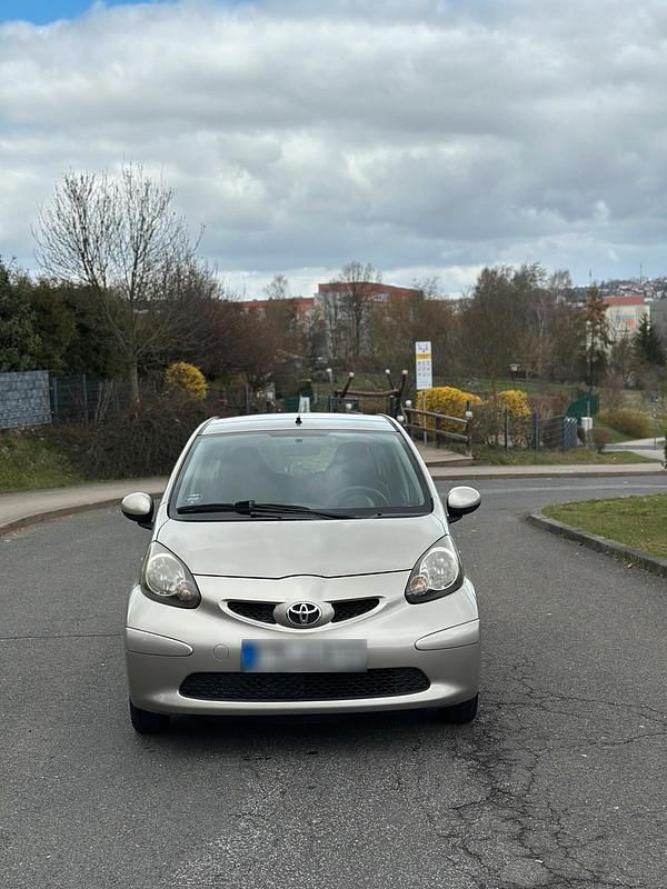 Gebraucht Toyota Aygo 68 PS (50 kW) 2008 Beige Kleinwagen
