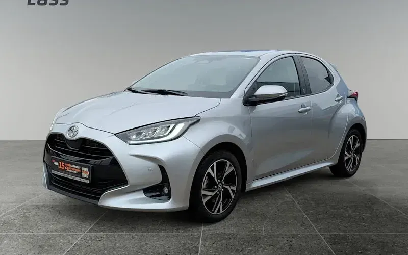 Gebraucht Toyota Yaris Hybrid 116 PS (85 kW) 2024 Silber Limousine