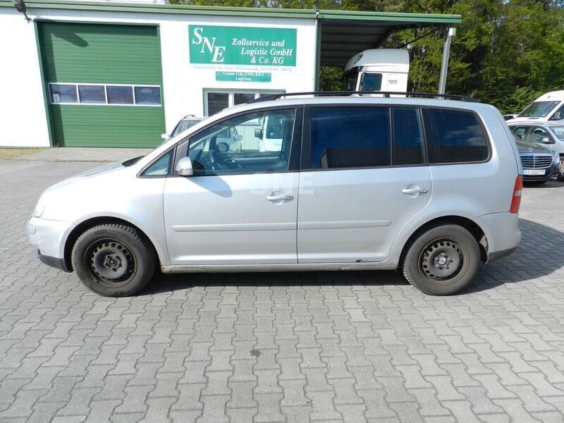 Silber Gebraucht 2005 VW Touran Trendline Van / Kleinbus | 799 € (Superpreis) - Bild 1/4