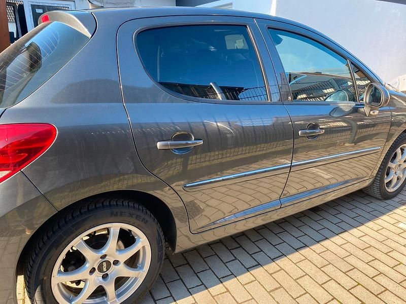 Gebraucht Peugeot 207 120 PS (88 kW) 2009 Grau Kleinwagen