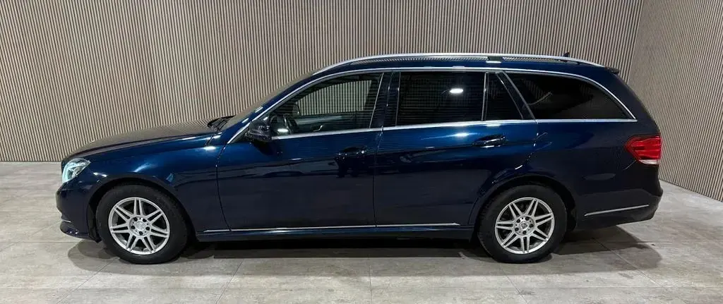 Gebraucht Mercedes E220 170 PS (125 kW) 2014 Blau Limousine