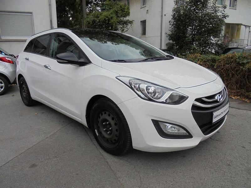 Weiß Gebraucht 2014 Hyundai i30 Edition Kombi | 5.950 € (Fairer Preis) - Bild 1/4