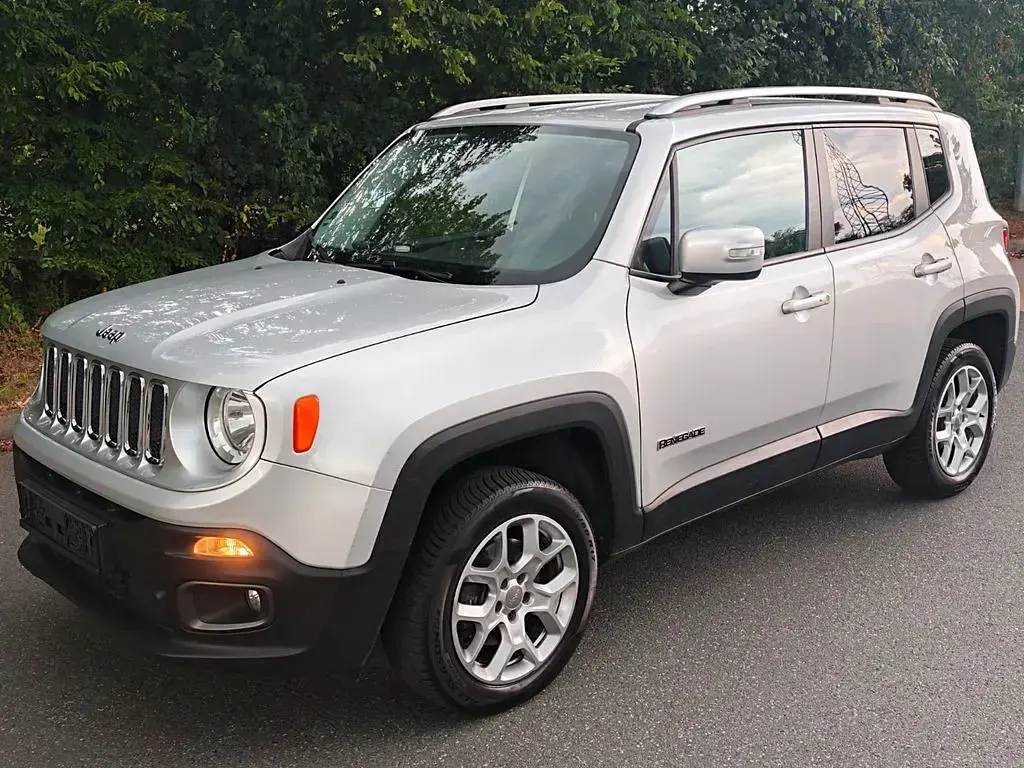 Gebraucht Jeep Renegade Limited 140 PS (102 kW) 2015 Silber SUV