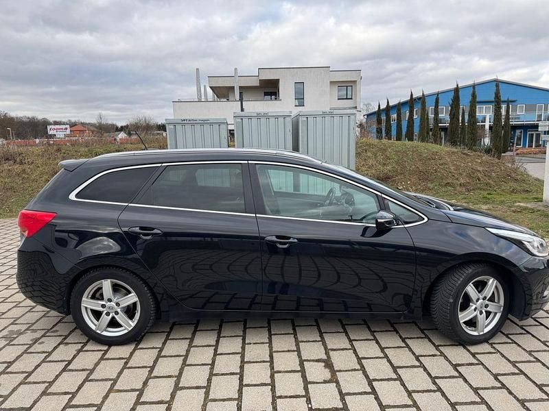 Gebraucht Kia Ceed 128 PS (94 kW) 2014 Schwarz Kleinwagen