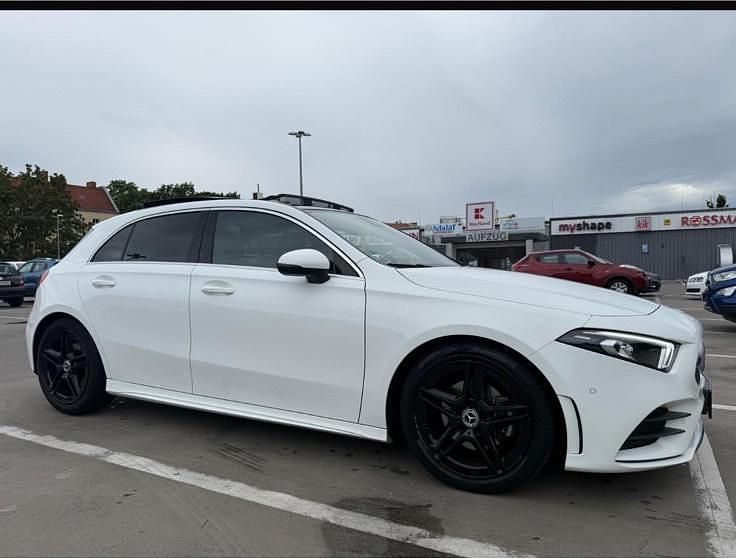 Weiß Gebraucht 2019 Mercedes A200 AMG line Limousine | 19.800 € (Superpreis) - Bild 1/4