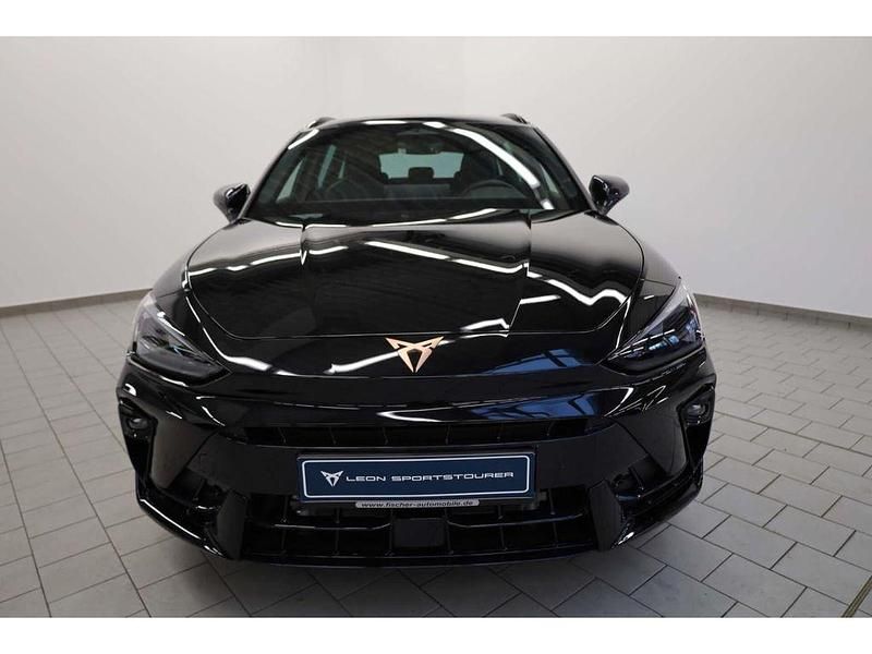 Neu Cupra Leon 150 PS (110 kW) 2025 Midnight schwarz metallic Kombi