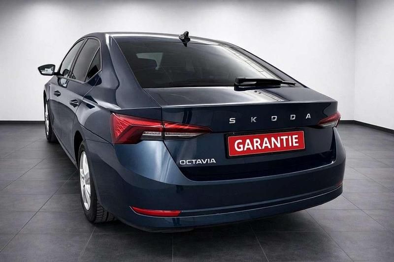 Gebraucht Skoda Octavia Ambition 116 PS (85 kW) 2021 Lavablau metallic Limousine