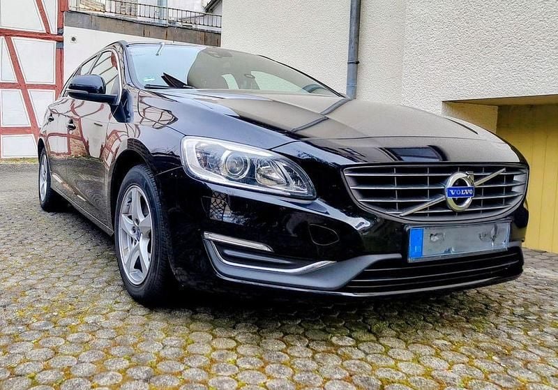 Schwarz Gebraucht 2015 Volvo V60 Momentum Kombi | 8.500 € (Superpreis) - Bild 1/4