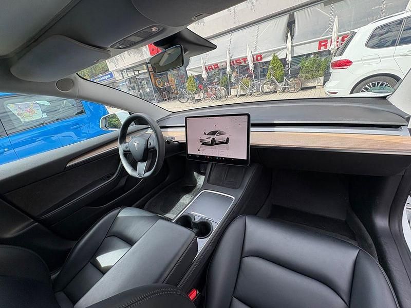 Weiß Gebraucht 2023 Tesla Model 3 RWD Limousine | 30.800 € (Etwas zu teuer) - Bild 1/4