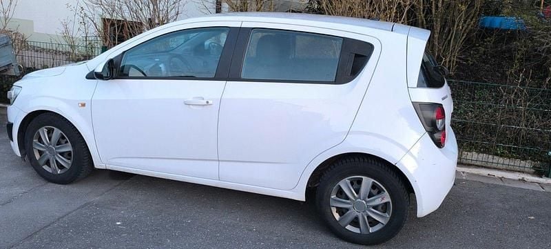 Gebraucht Chevrolet Aveo 86 PS (63 kW) 2013 Weiß Kleinwagen