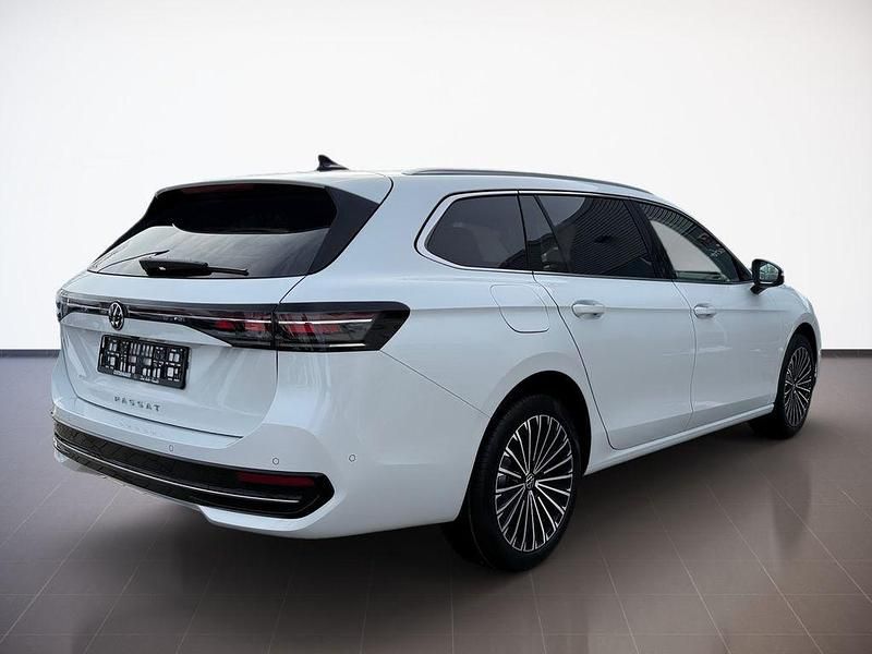 Neu VW Passat Elegance 150 PS (110 kW) 2025 Oryxweiß perlmutteffekt Kombi