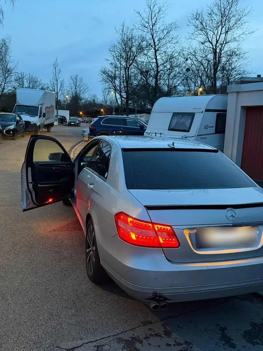 Gebraucht Mercedes E220 170 PS (125 kW) 2009 Silber Limousine