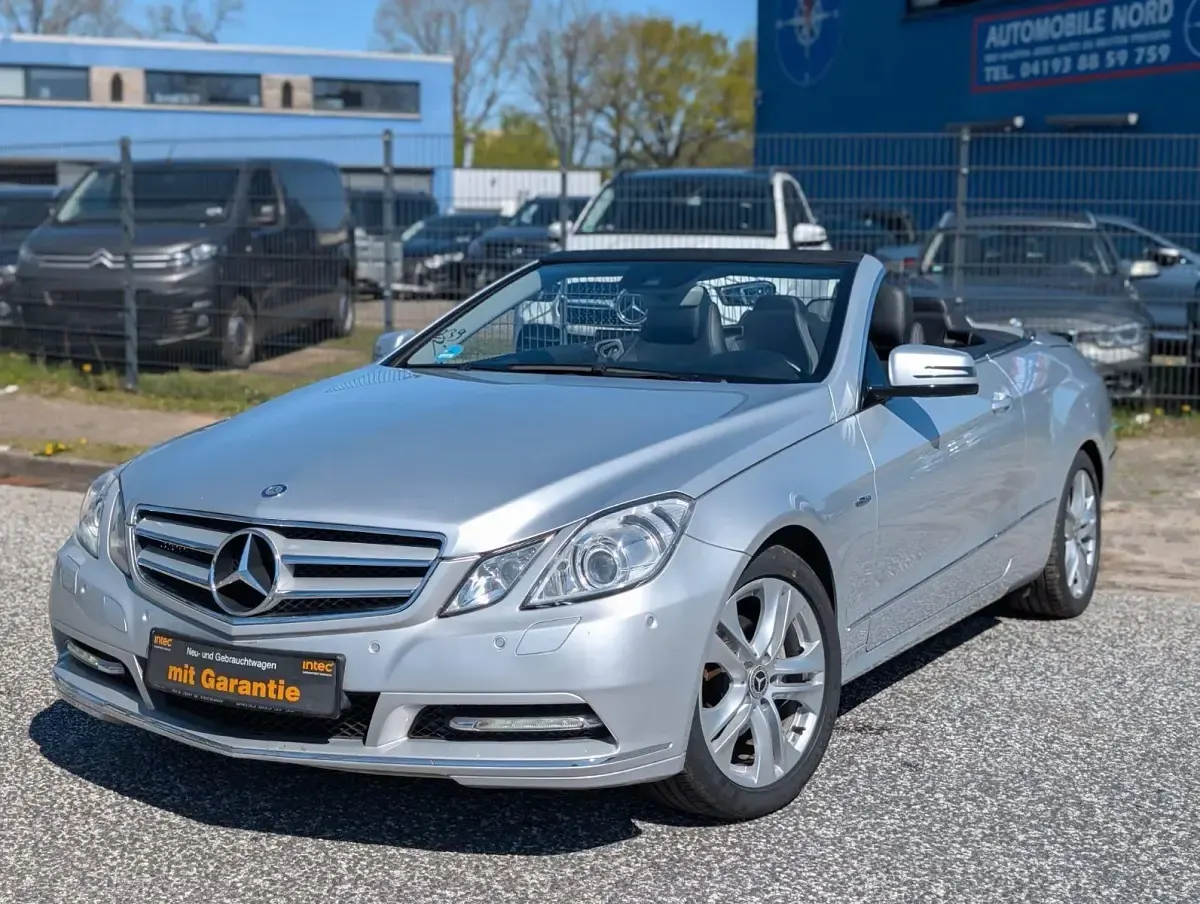 Gebraucht Mercedes E200 184 PS (135 kW) 2011 Silber Cabrio