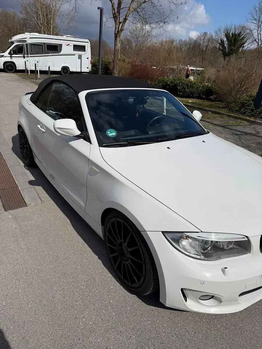 Gebraucht BMW 118 Cabriolet Performance 143 PS (105 kW) 2011 Weiß Cabrio