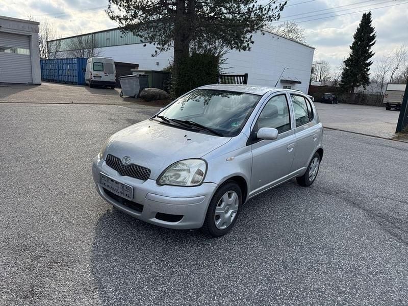 Gebraucht Toyota Yaris Sol 65 PS (47 kW) 2004 Silber Limousine