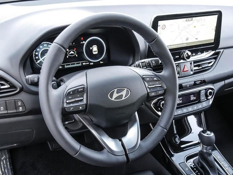 Neu Hyundai i30 Advantage 140 PS (102 kW) 2025 Silber Limousine