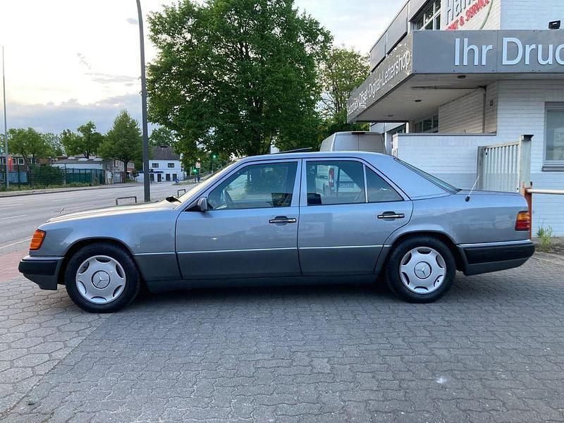 Gebraucht Mercedes 230 132 PS (97 kW) 1991 Grau Limousine