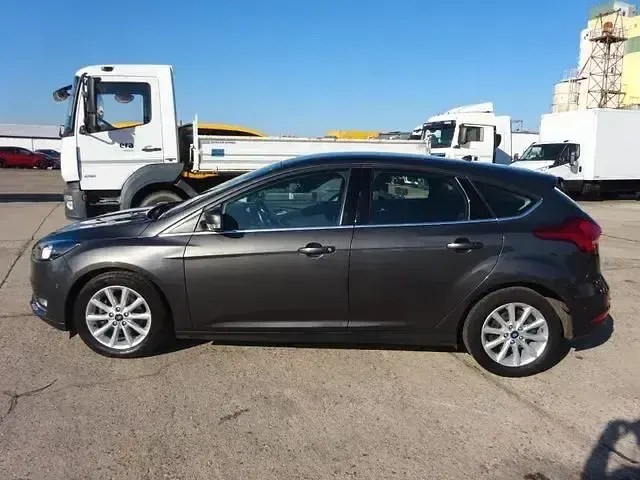 Używany Ford Focus Titanium 125 KM (91 kW) 2016 Szary Sedan/Limuzyna