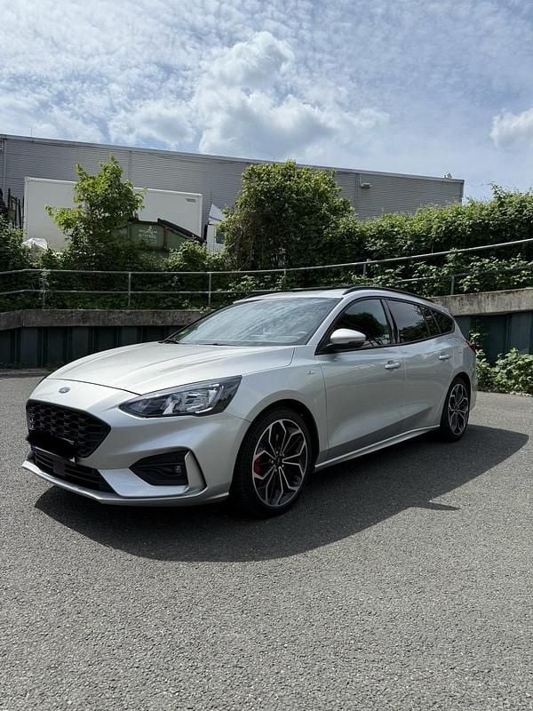 Silber Gebraucht 2020 Ford Focus ST-Line Kombi | 8.800 € (Superpreis) - Bild 1/4