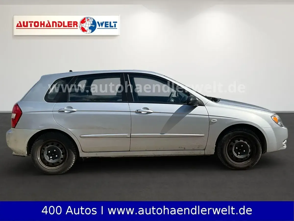 Używany Kia Cerato 105 KM (77 kW) 2006 Szary Hatchback