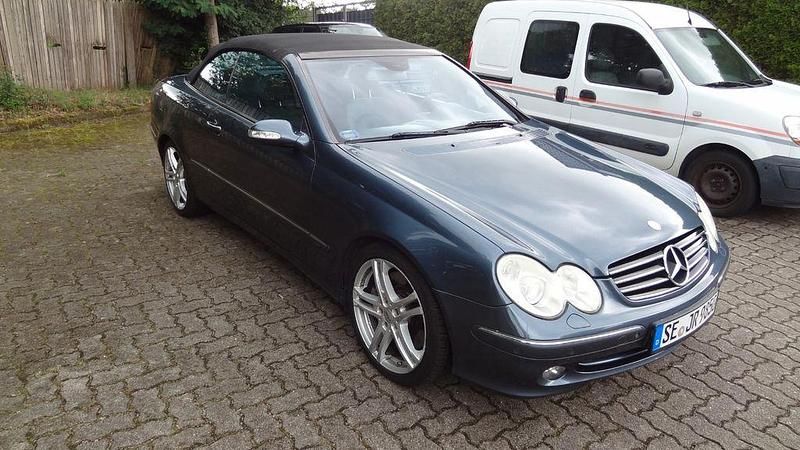 Iolith blue Gebraucht 2004 Mercedes CLK500 Avantgarde Cabrio | 12.980 € (Fairer Preis) - Bild 1/4