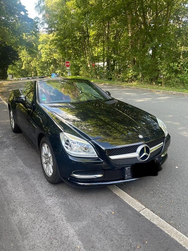 Schwarz Gebraucht 2011 Mercedes SLK200 Cabrio | 16.500 € - Bild 1/4