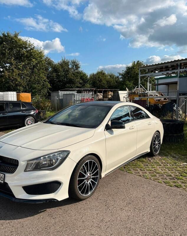 Weiß Gebraucht 2014 Mercedes CLA220 AMG line Limousine | 16.800 € (Etwas zu teuer) - Bild 1/4