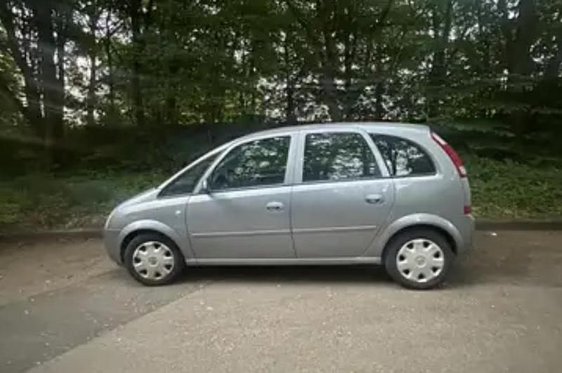 Silber Gebraucht 2006 Opel Meriva Van / Kleinbus | 2.300 € (Fairer Preis) - Bild 1/4